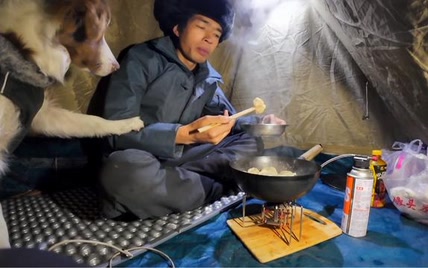 流浪小伙骑行内蒙来到乌兰察布，露营河边公园，膝盖已经好转感谢大家关心